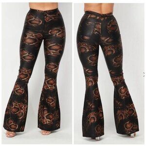 Jc & Jq High Waisted Stretchy Jeans Snake Print Sz. M. Brand new, just tried on.